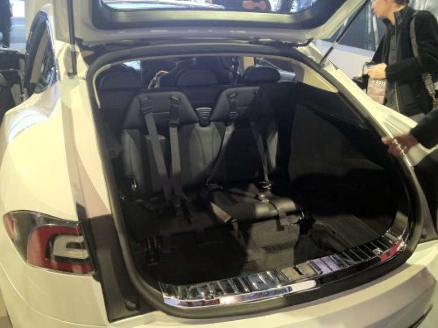 Tesla s 2025 trunk seats